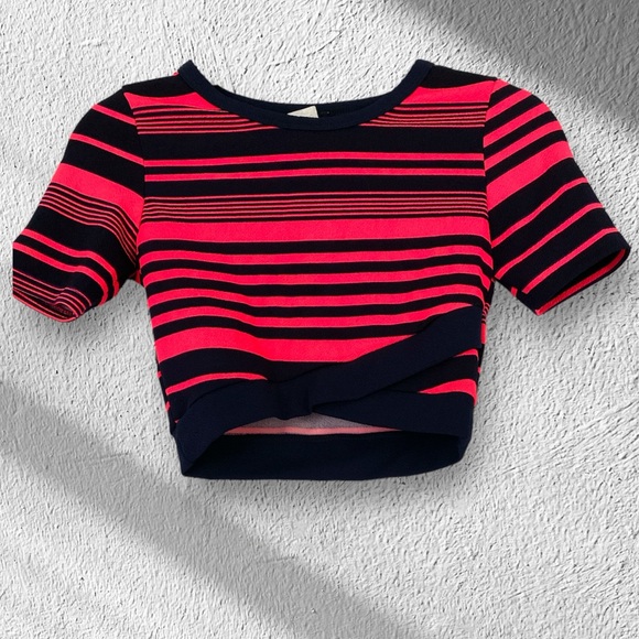 🌻NWT Joyce Leslie crop top , stretch , Sz S - Picture 1 of 4